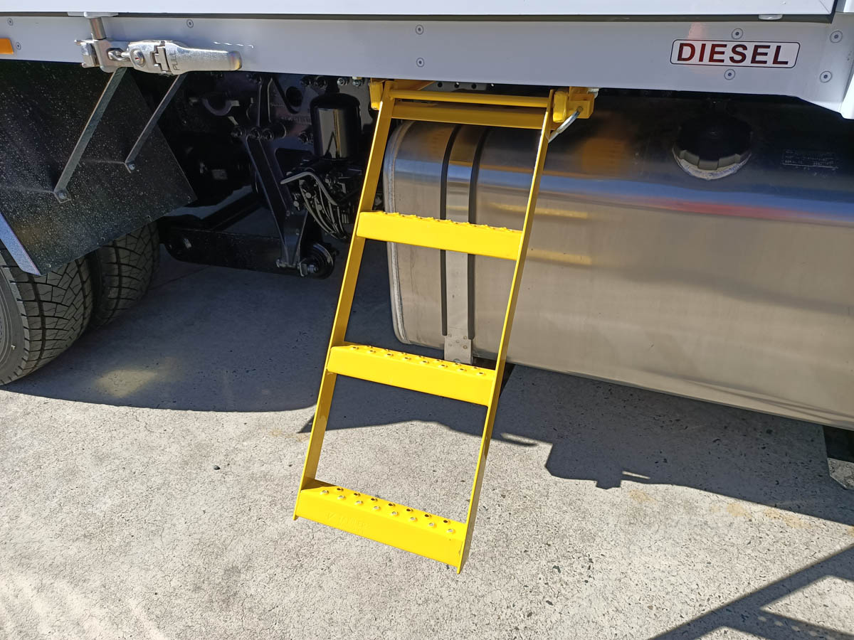 ALDOM - Pull out access 3 run ladder