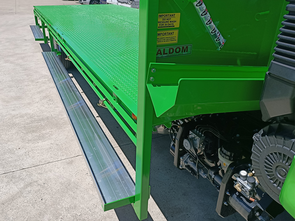 ALDOM - Tray side drop down steps, front sign carrier